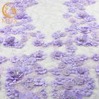 刺繍された3D花のレースの生地/紫色はイブニング・ドレスのための物質的なポリエステルをひもで締める