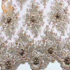 玉を付けられたウェディング ドレスは1ヤード生地135cmの幅のハンドメイドの刺繍をひもで締める