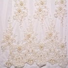 刺繍のカスタマイズされた花嫁の白い結婚のレースの生地は20%ポリエステルに玉を付けた