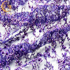 光っているきらめきの紫色はイブニング・ドレスのためのレースの生地の贅沢な真珠を刺繍した