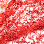 刺繍は赤い花のレース20%ポリエステルきらめきハンドメイドの135cmの幅に玉を付けた