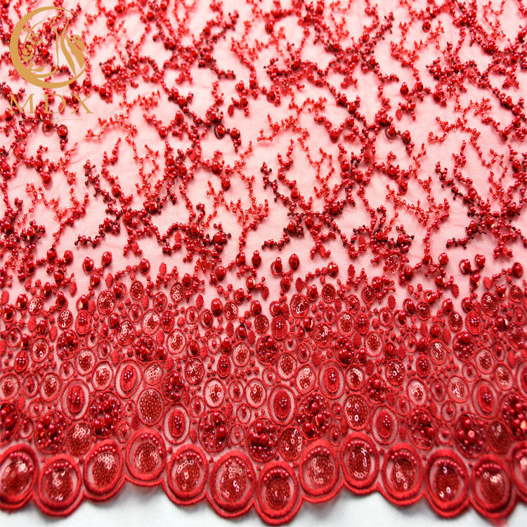 刺繍は赤い花のレース20%ポリエステルきらめきハンドメイドの135cmの幅に玉を付けた